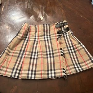 Girls Burberry classic plaid skirt size 8y good used condition